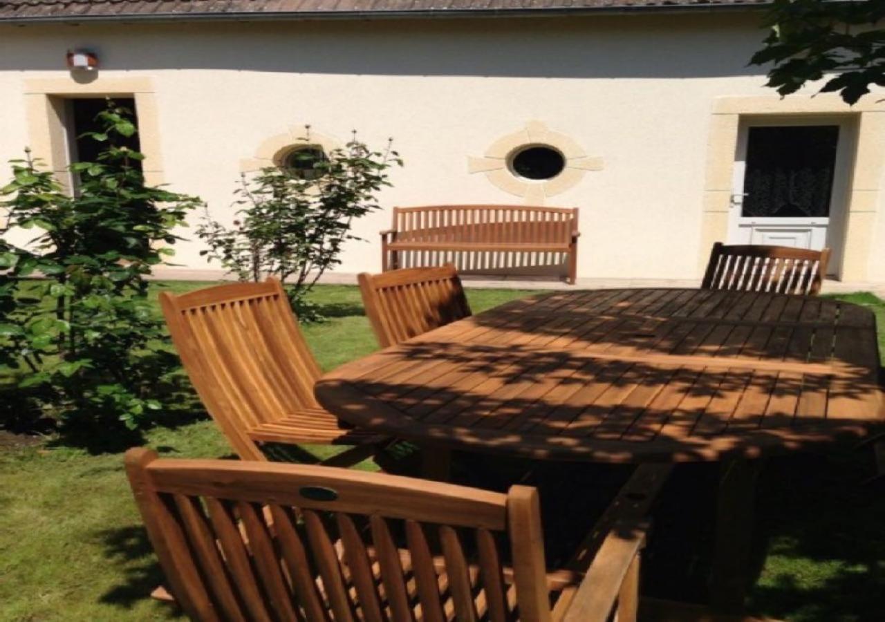 Holiday home Les Douillets De *